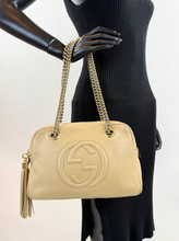 GUCCI SOHO CHAIN SHOULDER BAG IN NEUTRAL