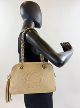 GUCCI SOHO CHAIN SHOULDER BAG IN NEUTRAL
