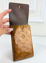 LOUIS VUITTON VERNIS WALKER WALLET