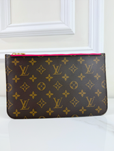 LOUIS VUITTON NEVERFULL POCHETTE FUCHSIA
