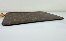 LOUIS VUITTON NEVERFULL POCHETTE FUCHSIA
