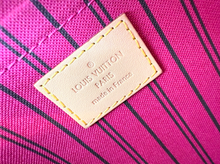 LOUIS VUITTON NEVERFULL POCHETTE FUCHSIA