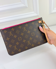 LOUIS VUITTON NEVERFULL POCHETTE FUCHSIA
