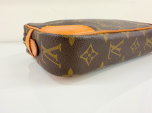 LOUIS VUITTON POCHETTE MARLY DRAGONNE 22