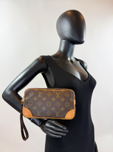 LOUIS VUITTON POCHETTE MARLY DRAGONNE 22