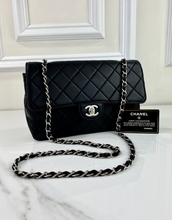CHANEL CLASSIC MEDIUM SINGLE FLAP BLACK AND RED