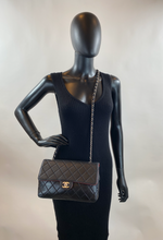 CHANEL CLASSIC MEDIUM SINGLE FLAP BLACK AND RED