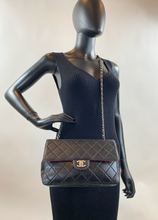 CHANEL CLASSIC MEDIUM SINGLE FLAP BLACK AND RED