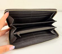 GUCCI ZIP AROUND WALLET