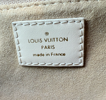 LOUIS VUITTON PETITE MALLE SOUPLE EMPREINTE IN CREME