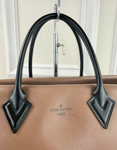 LOUIS VUITTON W TOTE GM CUIR ORFEVRE VEAU CACHEMIRE LIMITED EDITION