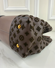 LOUIS VUITTON W TOTE GM CUIR ORFEVRE VEAU CACHEMIRE LIMITED EDITION