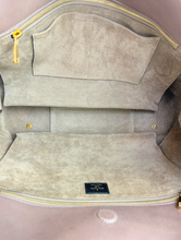 LOUIS VUITTON W TOTE GM CUIR ORFEVRE VEAU CACHEMIRE LIMITED EDITION
