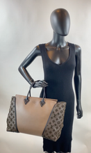 LOUIS VUITTON W TOTE GM CUIR ORFEVRE VEAU CACHEMIRE LIMITED EDITION