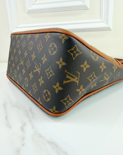 LOUIS VUITTON DAUPHINE REVERSE HOBO MM