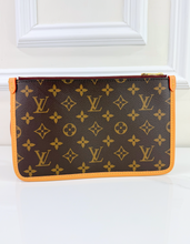 LOUIS VUITTON CARRYALL POCHETTE MM