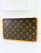 LOUIS VUITTON CARRYALL POCHETTE MM