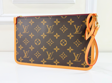 LOUIS VUITTON CARRYALL POCHETTE MM