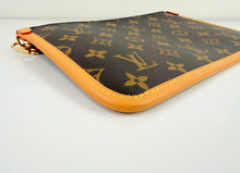 LOUIS VUITTON CARRYALL POCHETTE MM