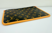 LOUIS VUITTON CARRYALL POCHETTE MM