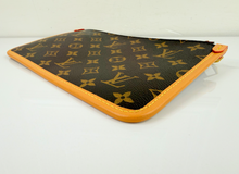 LOUIS VUITTON CARRYALL POCHETTE MM
