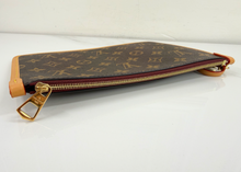 LOUIS VUITTON CARRYALL POCHETTE MM