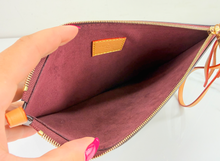 LOUIS VUITTON CARRYALL POCHETTE MM