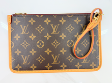 LOUIS VUITTON CARRYALL POCHETTE MM