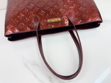 LOUIS VUITTON WILSHIRE MM PATENT ROUGE FAUVISTE