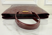 LOUIS VUITTON WILSHIRE MM PATENT ROUGE FAUVISTE