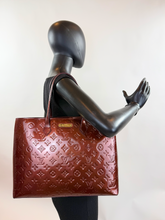 LOUIS VUITTON WILSHIRE MM PATENT ROUGE FAUVISTE
