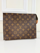 LOUIS VUITTON TOILETRY POUCH 26