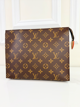 LOUIS VUITTON TOILETRY POUCH 26