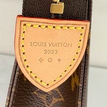 LOUIS VUITTON TOILETRY POUCH 26