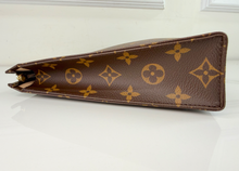 LOUIS VUITTON TOILETRY POUCH 26