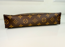 LOUIS VUITTON TOILETRY POUCH 26