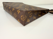 LOUIS VUITTON TOILETRY POUCH 26