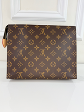 LOUIS VUITTON TOILETRY POUCH 26