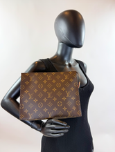 LOUIS VUITTON TOILETRY POUCH 26