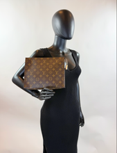 LOUIS VUITTON TOILETRY POUCH 26