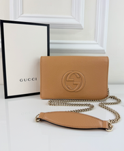 GUCCI SOHO WALLET ON CHAIN IN COGNAC