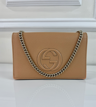 GUCCI SOHO WALLET ON CHAIN IN COGNAC