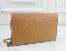 GUCCI SOHO WALLET ON CHAIN IN COGNAC
