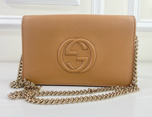 GUCCI SOHO WALLET ON CHAIN IN COGNAC