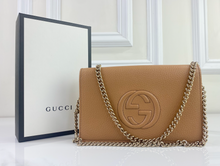 GUCCI SOHO WALLET ON CHAIN IN COGNAC