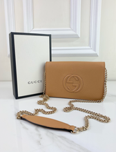 GUCCI SOHO WALLET ON CHAIN IN COGNAC