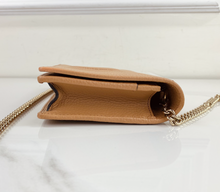 GUCCI SOHO WALLET ON CHAIN IN COGNAC