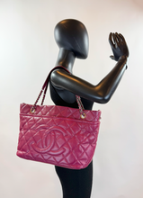CHANEL CAVIAR TIMELESS CC SOFT SHOPPING TOTE IN BURGUNDY