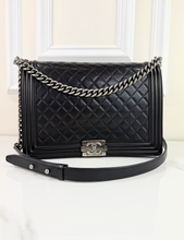 CHANEL BOY FLAP BAG LARGE LAMBSKIN IN BLACK