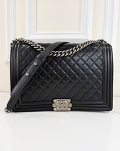 CHANEL BOY FLAP BAG LARGE LAMBSKIN IN BLACK